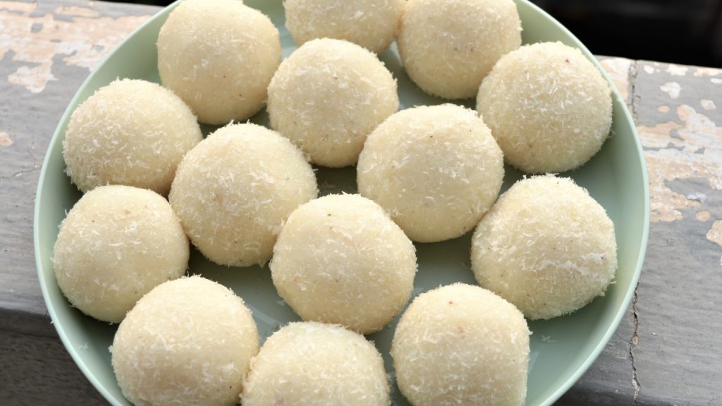 Narial ke Laddu