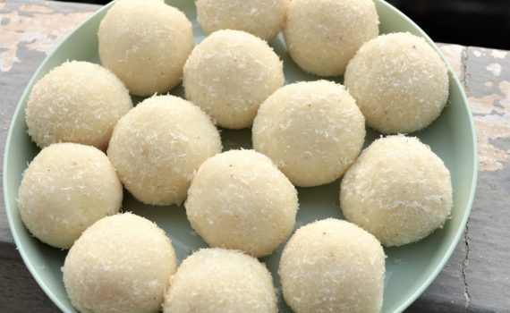 Narial ke Laddu