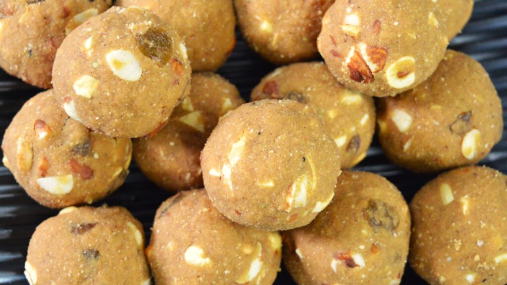 Singhara Atta Laddu