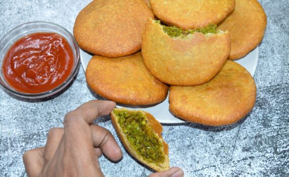 Hare matar ki kachori